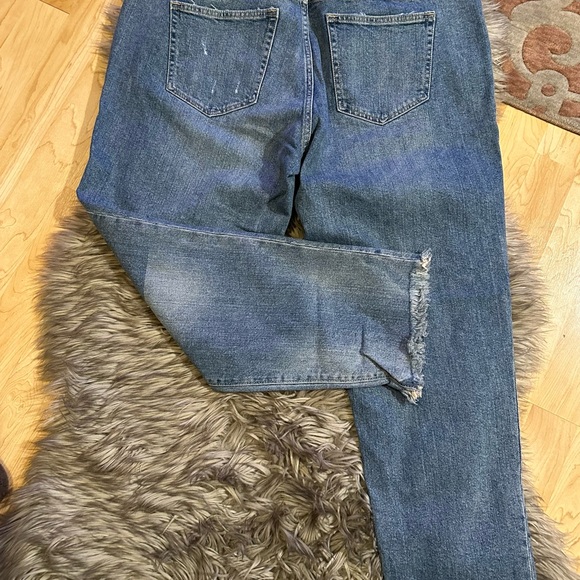 NEW w Tags - GAP girlfriend Crop Jeans Size 33- (20” ax at the waist) - Picture 4 of 14